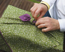 furoshiki noué en emballage cadeau